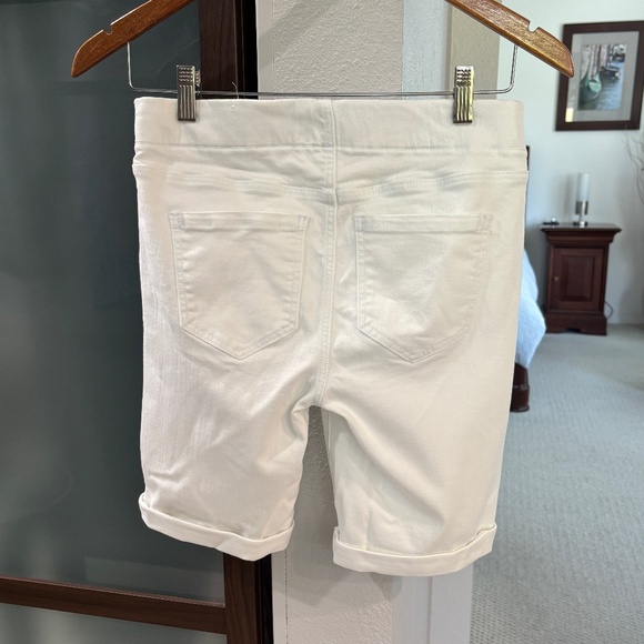 Liverpool Los Angeles "Chloe" Pull-on Bermuda Shorts - White Size 0/25 - Picture 5 of 11